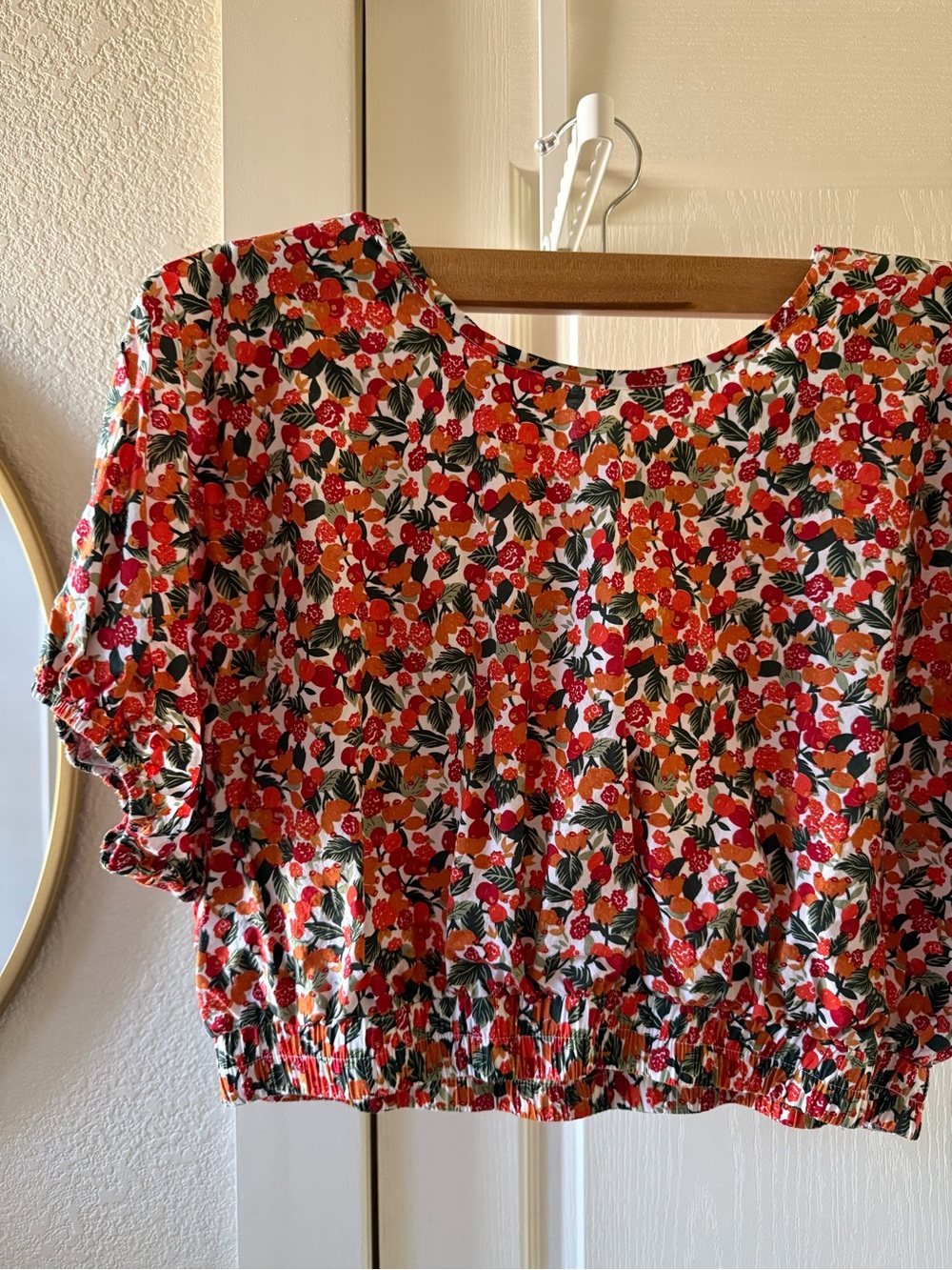 Floral Short-Sleeve Elastic-Hem Crop Top in Red and Orange